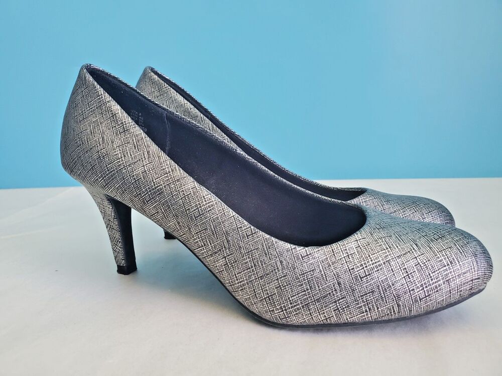 Comfort Plus by Predictions Silver Pumps Size 8 Womens Heels 3.5” Stiletto Slip